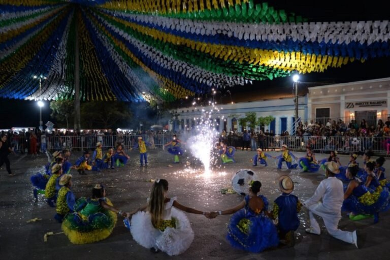 Barreiras inicia Arraiá Cultural com Mostra de Juninas Mirins, muita música e a força da tradição nordestina no Centro Histórico