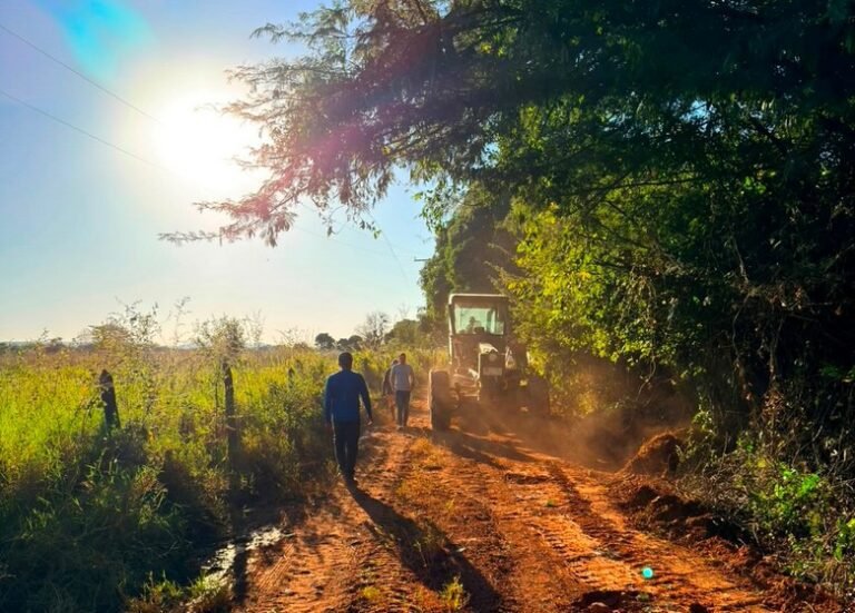 Prefeitura de Barreiras intensifica manutenção de estradas vicinais para melhorar a mobilidade na zona rural