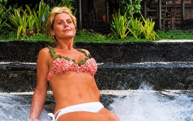 Aos 74 anos, Vera Fischer exibe fotos de biquíni e encanta fãs