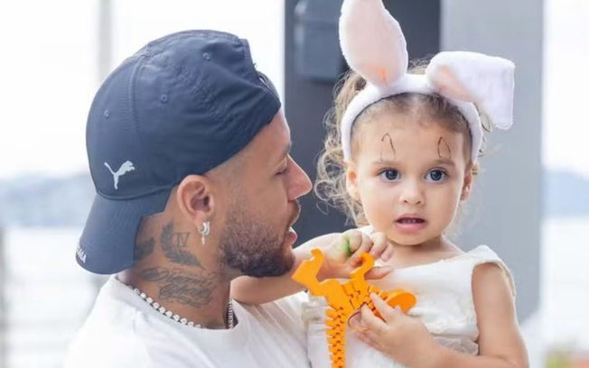 Em meio à polêmica, Neymar comemora aniversário da filha Helena