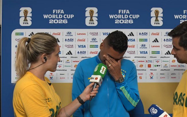 Desolado, Casemiro chora ao falar após a eliminação do Brasil