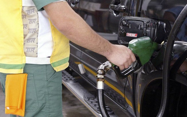 Governo anuncia fim de subsídio de R$ 0,35 por litro de diesel