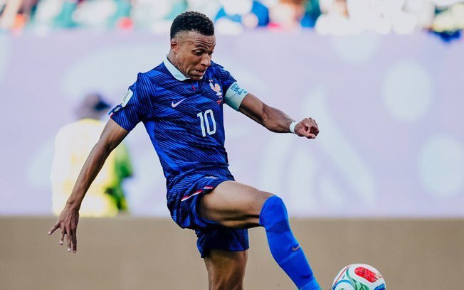 À la 1998, França sofre, mas conta com Mbappé para bater Paraguai