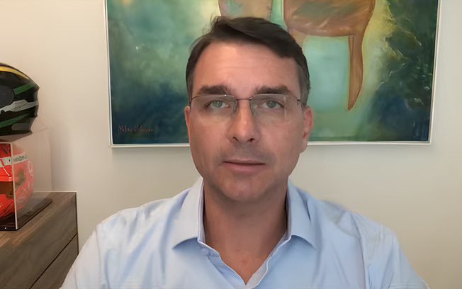 <div>Flávio confirma distanciamento de Michelle: “Não tenho relação”</div>