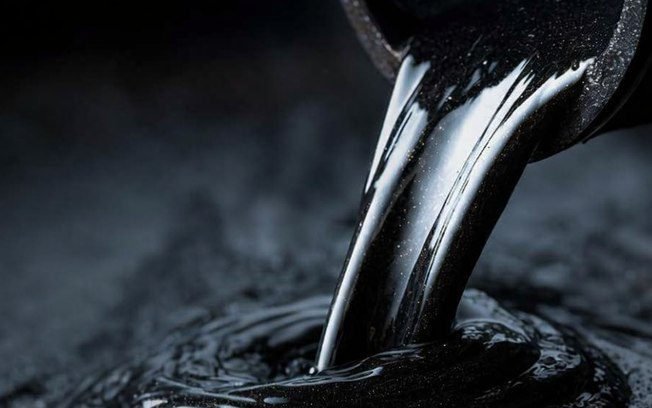 Petróleo oscila após novos ataques entre Estados Unidos e Irã