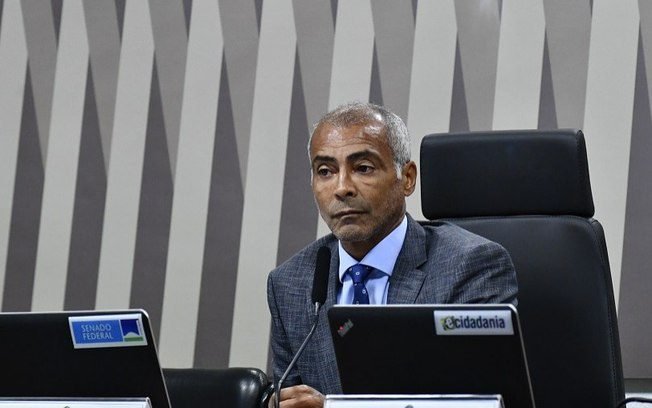 Romário rebate críticas e nega impacto do Mundial no mandato