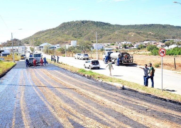 Prefeitura de Barreiras executa requalificação asfáltica na Rua Major José de Brito