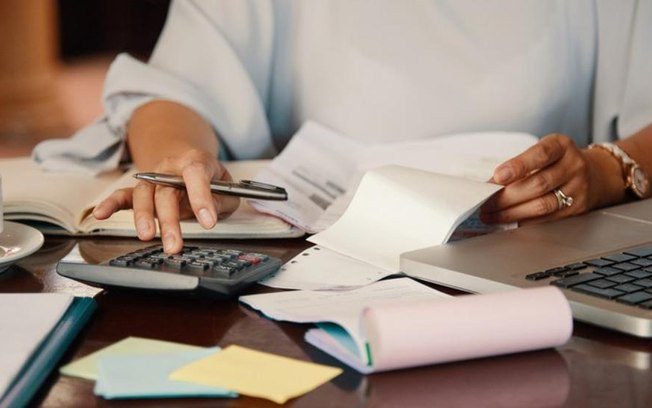 Mulheres lideram inadimplência e revelam nova realidade do país