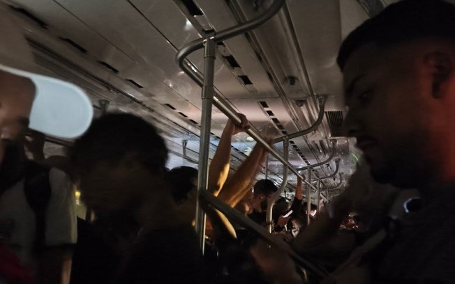 Queda de energia paralisa trens e afeta todos os ramais no Rio