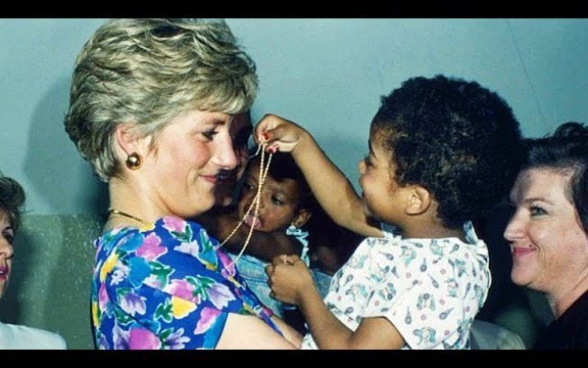 A coragem de Diana que ajudou a humanizar a luta contra a AIDS
