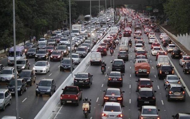 Prefeitura de SP suspende rodízio nesta terça após greve da CPTM