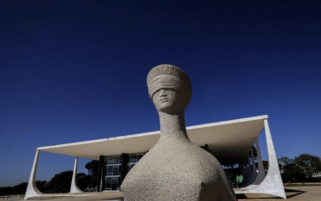 STF: Mendonça envia ao plenário mensagens entre Vorcaro e Moraes