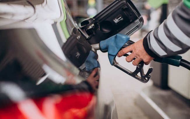 Governo amplia subsídios a gasolina e diesel após petróleo subir