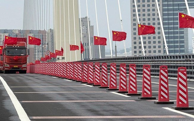 Um mês após inaugurar ponte com a Rússia, Coreia do Norte abre nova ligação terrestre com a China