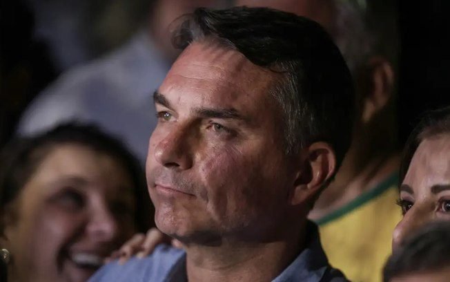 Democrata fala em deportar Flávio Bolsonaro dos EUA no 1ºdia