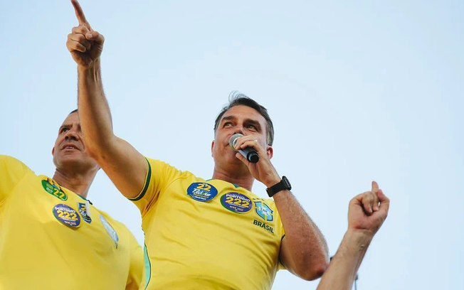 Marinho diz que Flávio pode liderar oposição fora do Brasil