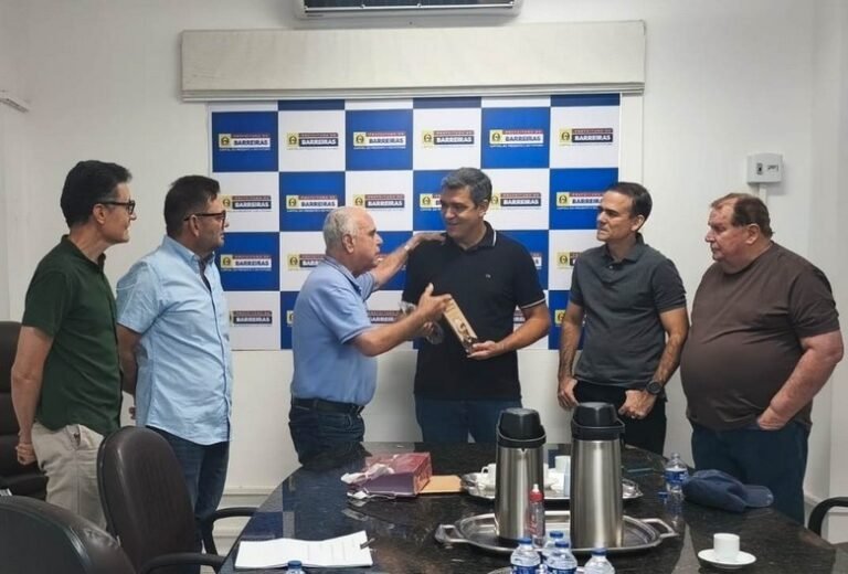 Prefeito Otoniel Teixeira recebe gestor de Maracanaú e trata de gestão municipal e expansão da Emape em Barreiras