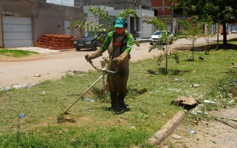 Prefeitura de Barreiras intensifica trabalhos de limpeza e remoção de entulho para prevenir alagamentos