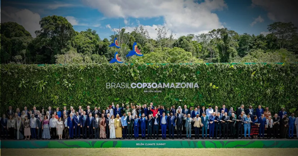 Discursos na COP30 contrastam com a crescente apropriação da conferência por atores extrativistas, financeiros e corporativos