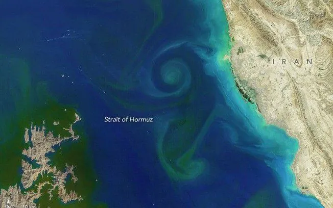 Irã fecha novamente Estreito de Ormuz devido ao bloqueio dos EUA