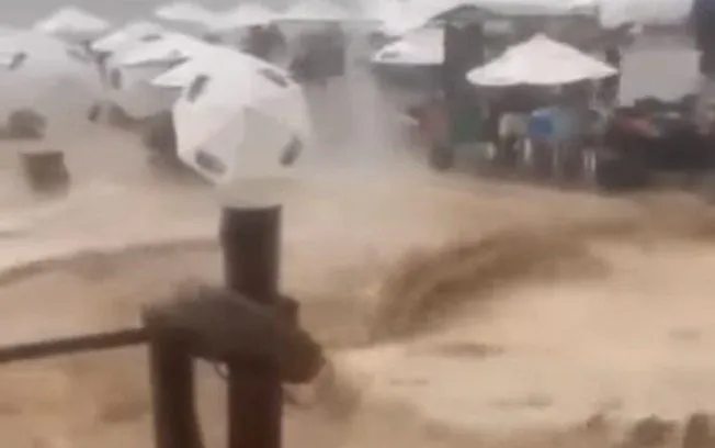 Chuvas intensas deixam Jericoacoara (CE) submersa