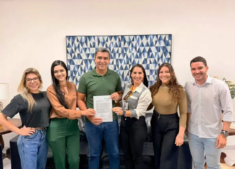 Prefeitura de Barreiras e Sicredi avançam em parceria para instalação de bebedouros públicos e novos projetos sociais