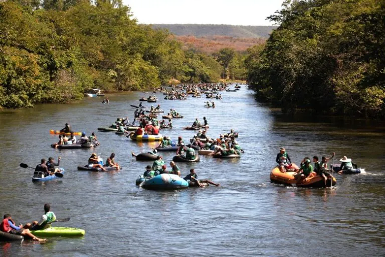 20ª edição do Passeio Ecológico Panacan reúne centenas de pessoas em tradicional descida de boia pelo Rio Grande