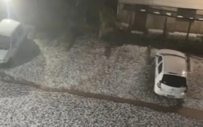 Vendaval com queda de granizo causam estragos na Serra Gaúcha