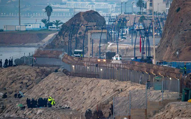 Marrocos detém mais de 100 migrantes rumo a Ceuta