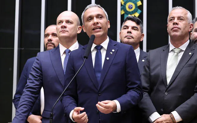 TSE manda retirar áudio falso sobre mesários de canal de Flávio